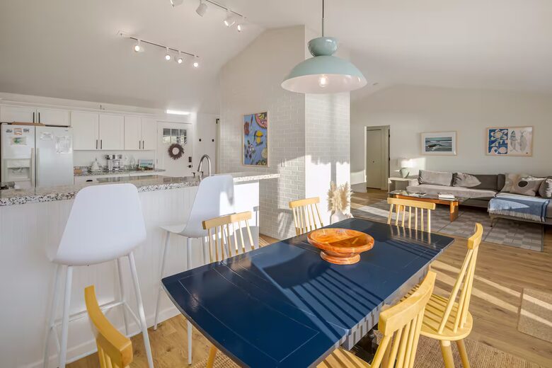 Whidbey Island Horizon Retreat | Modern Home with Expansive Views - Oak Harbor, Washington