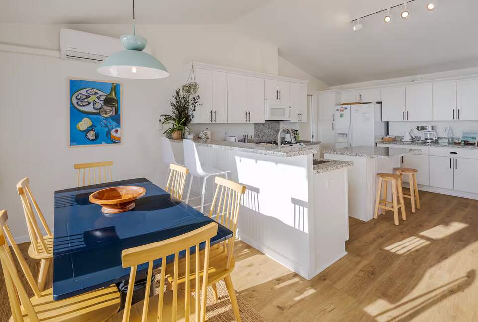 Whidbey Island Horizon Retreat | Modern Home with Expansive Views - Oak Harbor, Washington