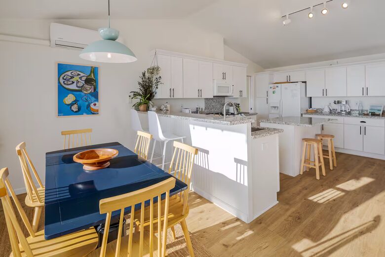 Whidbey Island Horizon Retreat | Modern Home with Expansive Views - Oak Harbor, Washington