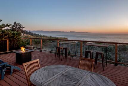 Whidbey Island Horizon Retreat | Modern Home with Expansive Views - Oak Harbor, Washington