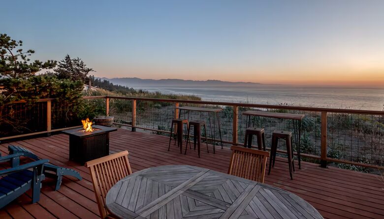 Whidbey Island Horizon Retreat | Modern Home with Expansive Views - Oak Harbor, Washington
