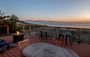 Whidbey Island Horizon Retreat | Modern Home with Expansive Views - Oak Harbor, Washington