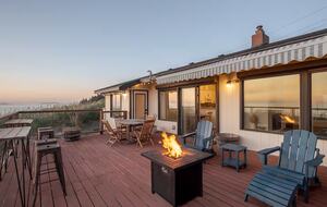 Whidbey Island Horizon Retreat | Modern Home with Expansive Views - Oak Harbor, Washington