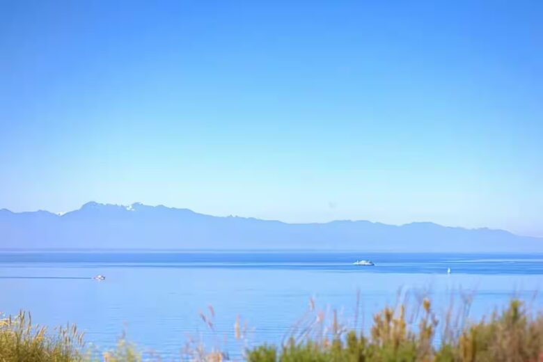 Whidbey Island Horizon Retreat | Modern Home with Expansive Views - Oak Harbor, Washington