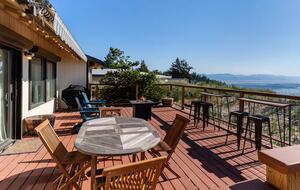 Whidbey Island Horizon Retreat | Modern Home with Expansive Views - Oak Harbor, Washington
