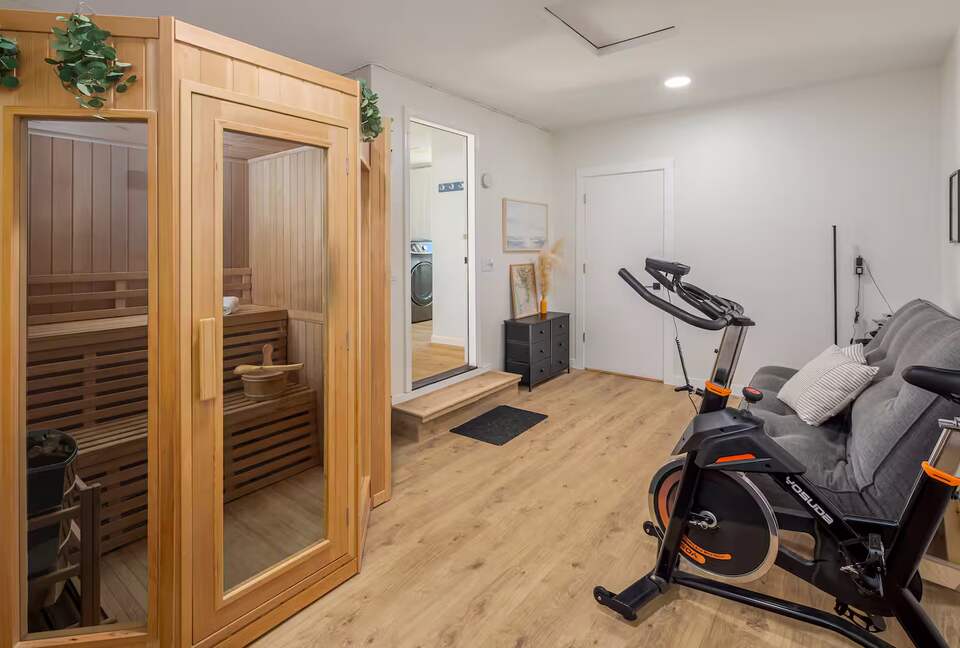 Whidbey Island Horizon Retreat | Modern Home with Expansive Views - Oak Harbor, Washington