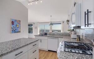 Whidbey Island Horizon Retreat | Modern Home with Expansive Views - Oak Harbor, Washington