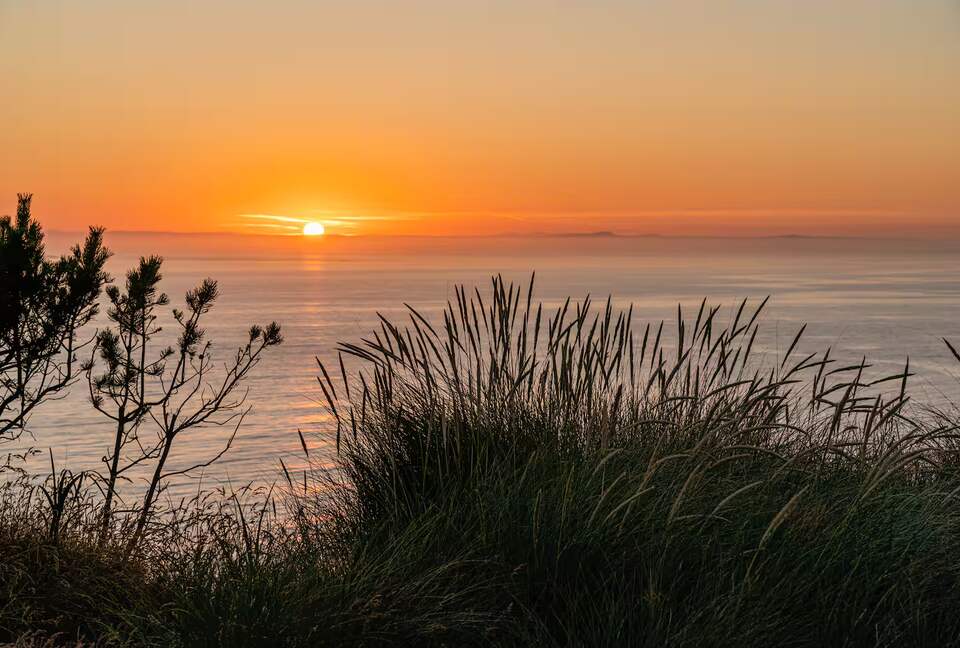 Whidbey Island Horizon Retreat | Modern Home with Expansive Views - Oak Harbor, Washington