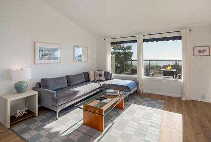 Whidbey Island Horizon Retreat | Modern Home with Expansive Views - Oak Harbor, Washington