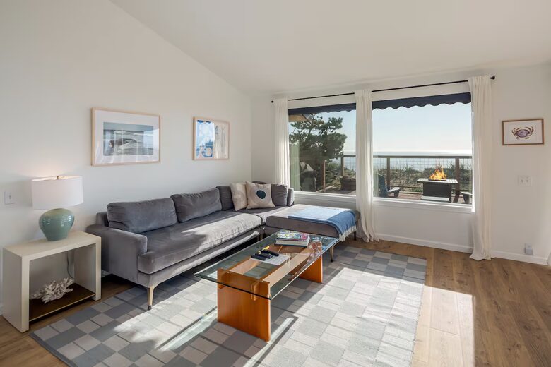 Whidbey Island Horizon Retreat | Modern Home with Expansive Views - Oak Harbor, Washington