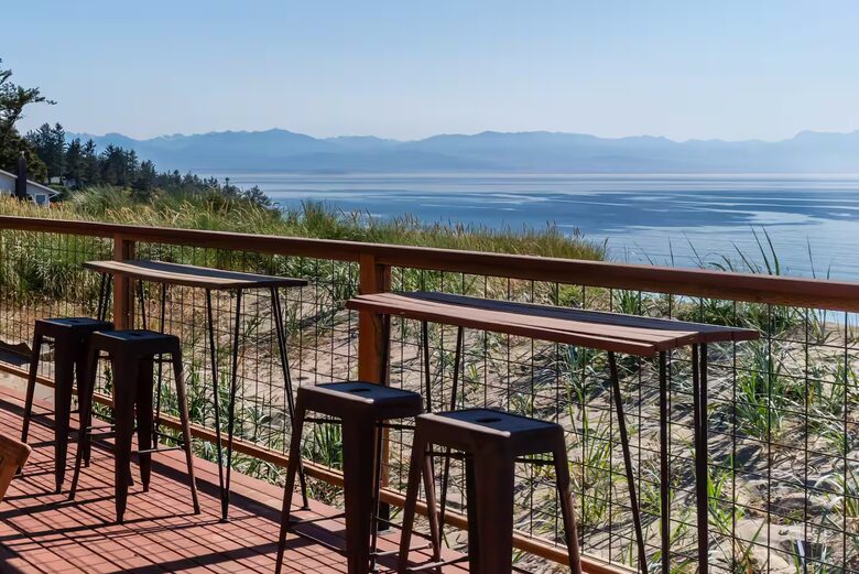 Whidbey Island Horizon Retreat | Modern Home with Expansive Views - Oak Harbor, Washington