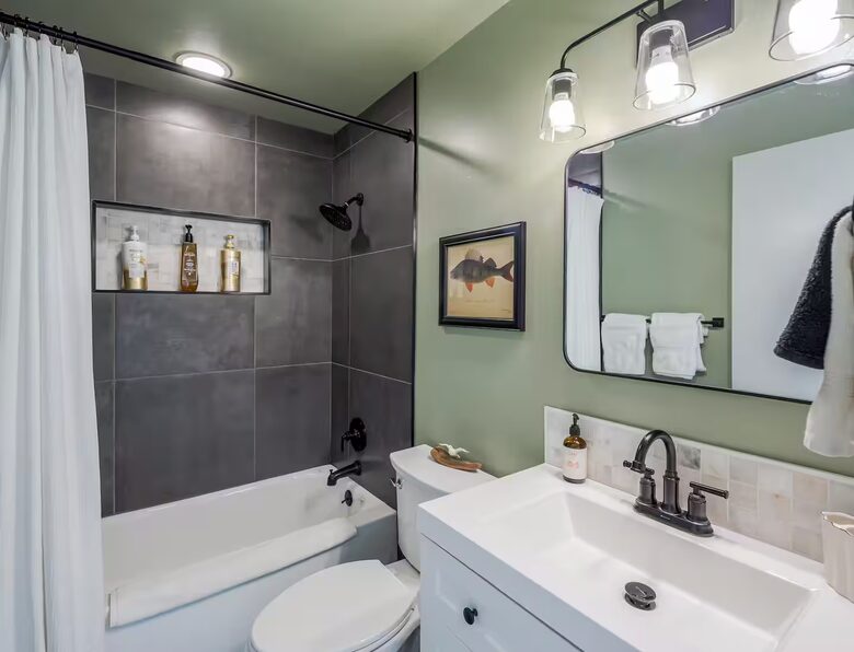 Whidbey Island Horizon Retreat | Modern Home with Expansive Views - Oak Harbor, Washington