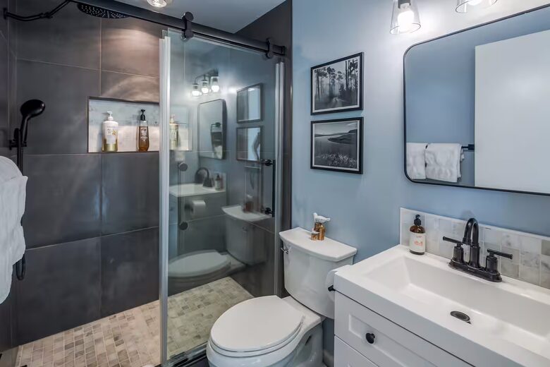 Whidbey Island Horizon Retreat | Modern Home with Expansive Views - Oak Harbor, Washington