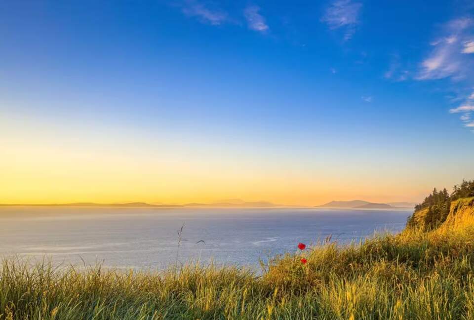 Whidbey Island Horizon Retreat | Modern Home with Expansive Views - Oak Harbor, Washington