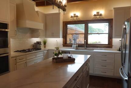 Paradise Cove Lakehouse | Timber-Frame Luxury on the Water - Streetman, Texas