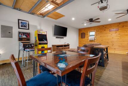 Paradise Cove Lakehouse | Timber-Frame Luxury on the Water - Streetman, Texas