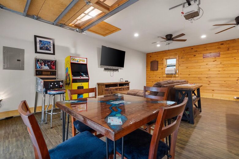 Paradise Cove Lakehouse | Timber-Frame Luxury on the Water - Streetman, Texas