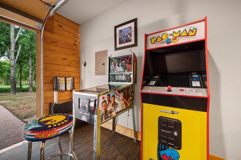 Paradise Cove Lakehouse | Timber-Frame Luxury on the Water - Streetman, Texas