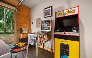 Paradise Cove Lakehouse | Timber-Frame Luxury on the Water - Streetman, Texas