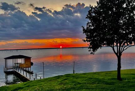 Paradise Cove Lakehouse | Timber-Frame Luxury on the Water - Streetman, Texas