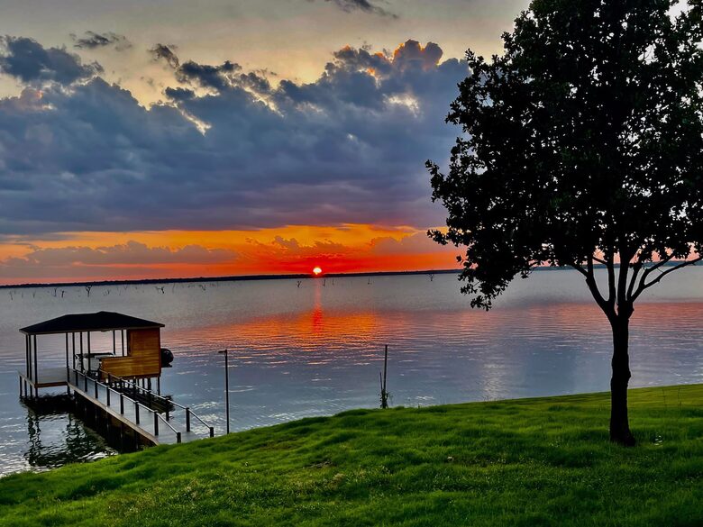 Paradise Cove Lakehouse | Timber-Frame Luxury on the Water - Streetman, Texas