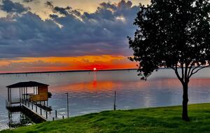 Paradise Cove Lakehouse | Timber-Frame Luxury on the Water - Streetman, Texas