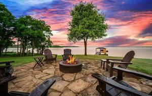 Paradise Cove Lakehouse | Timber-Frame Luxury on the Water - Streetman, Texas