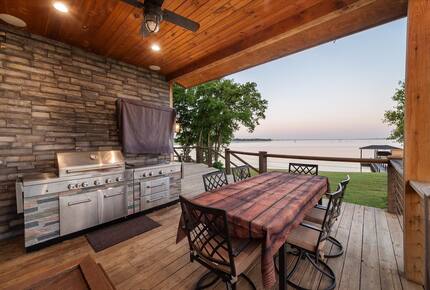 Paradise Cove Lakehouse | Timber-Frame Luxury on the Water - Streetman, Texas