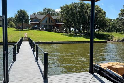 Paradise Cove Lakehouse | Timber-Frame Luxury on the Water - Streetman, Texas