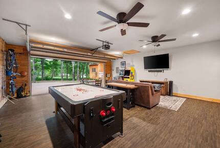 Paradise Cove Lakehouse | Timber-Frame Luxury on the Water - Streetman, Texas