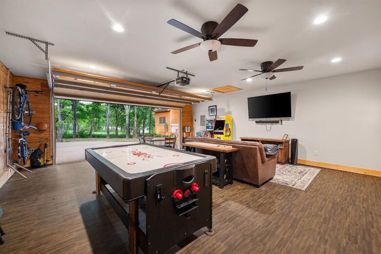 Paradise Cove Lakehouse | Timber-Frame Luxury on the Water - Streetman, Texas