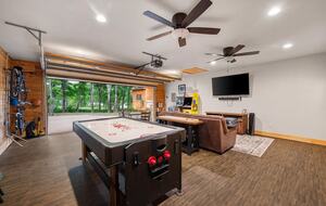 Paradise Cove Lakehouse | Timber-Frame Luxury on the Water - Streetman, Texas