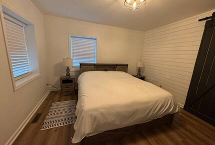 Cozy Hidden Woodland Retreat Near the Lake - Moneta, Virginia