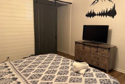 Cozy Hidden Woodland Retreat Near the Lake - Moneta, Virginia