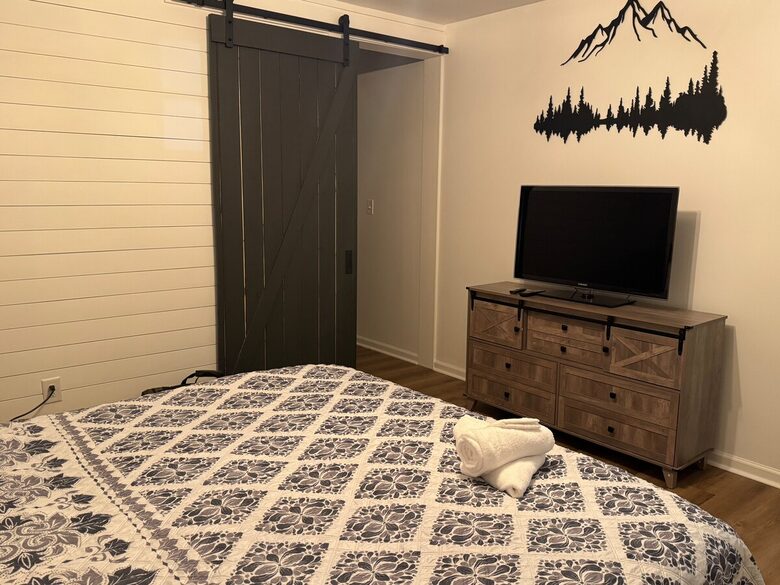 Cozy Hidden Woodland Retreat Near the Lake - Moneta, Virginia