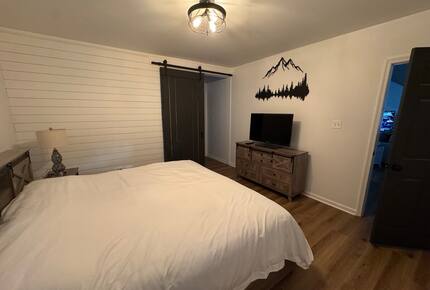 Cozy Hidden Woodland Retreat Near the Lake - Moneta, Virginia