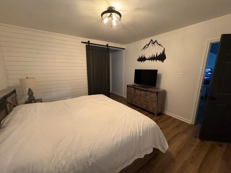 Cozy Hidden Woodland Retreat Near the Lake - Moneta, Virginia