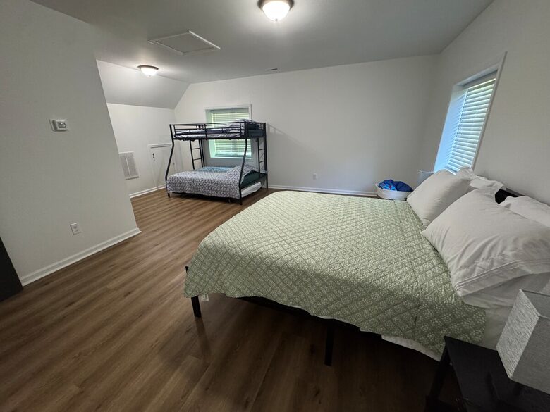 Cozy Hidden Woodland Retreat Near the Lake - Moneta, Virginia