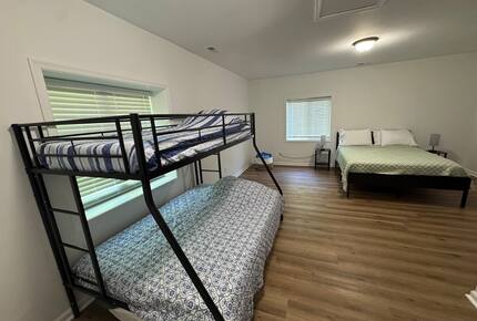 Cozy Hidden Woodland Retreat Near the Lake - Moneta, Virginia