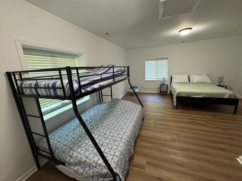 Cozy Hidden Woodland Retreat Near the Lake - Moneta, Virginia