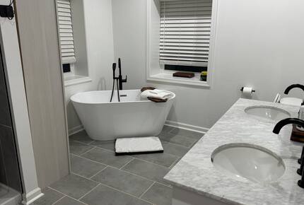 Cozy Hidden Woodland Retreat Near the Lake - Moneta, Virginia