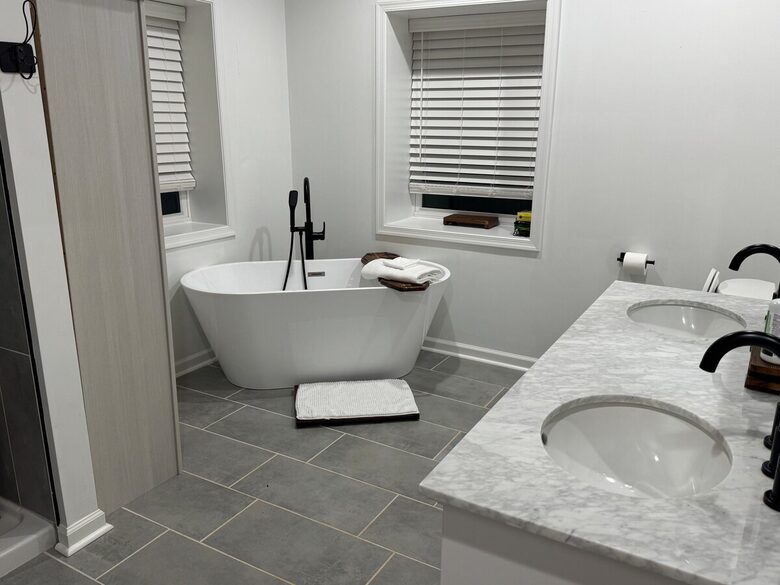 Cozy Hidden Woodland Retreat Near the Lake - Moneta, Virginia