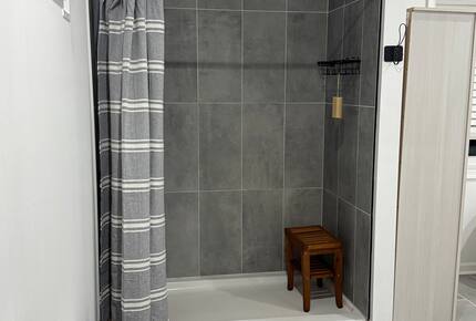 Cozy Hidden Woodland Retreat Near the Lake - Moneta, Virginia