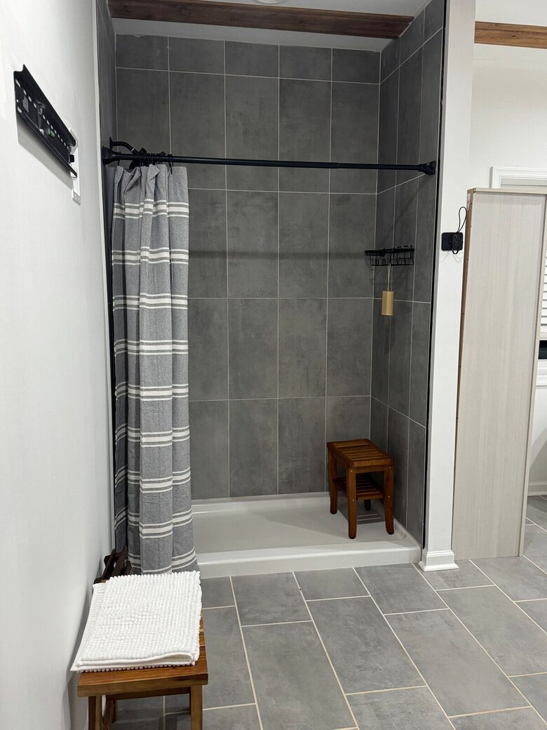 Cozy Hidden Woodland Retreat Near the Lake - Moneta, Virginia