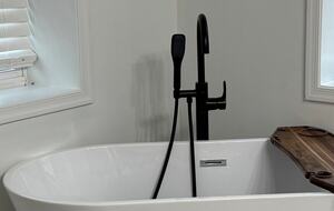 Cozy Hidden Woodland Retreat Near the Lake - Moneta, Virginia