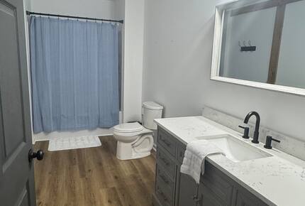 Cozy Hidden Woodland Retreat Near the Lake - Moneta, Virginia