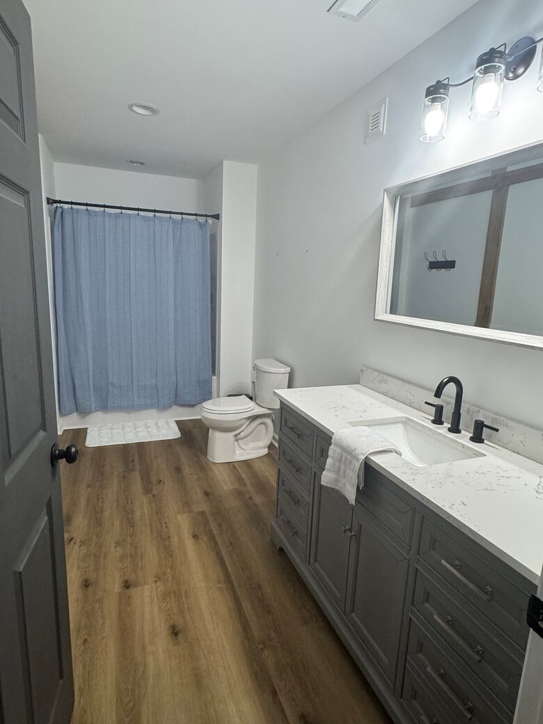 Cozy Hidden Woodland Retreat Near the Lake - Moneta, Virginia