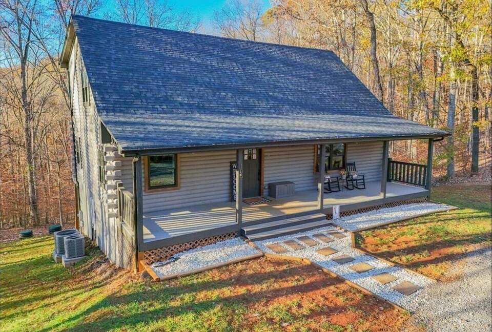 Cozy Hidden Woodland Retreat Near the Lake - Moneta, Virginia