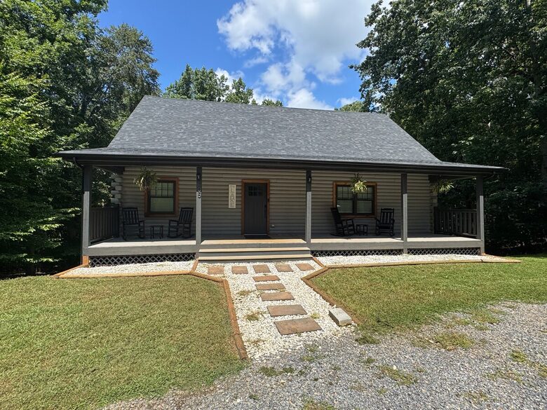 Cozy Hidden Woodland Retreat Near the Lake - Moneta, Virginia