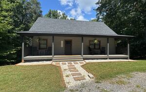 Cozy Hidden Woodland Retreat Near the Lake - Moneta, Virginia